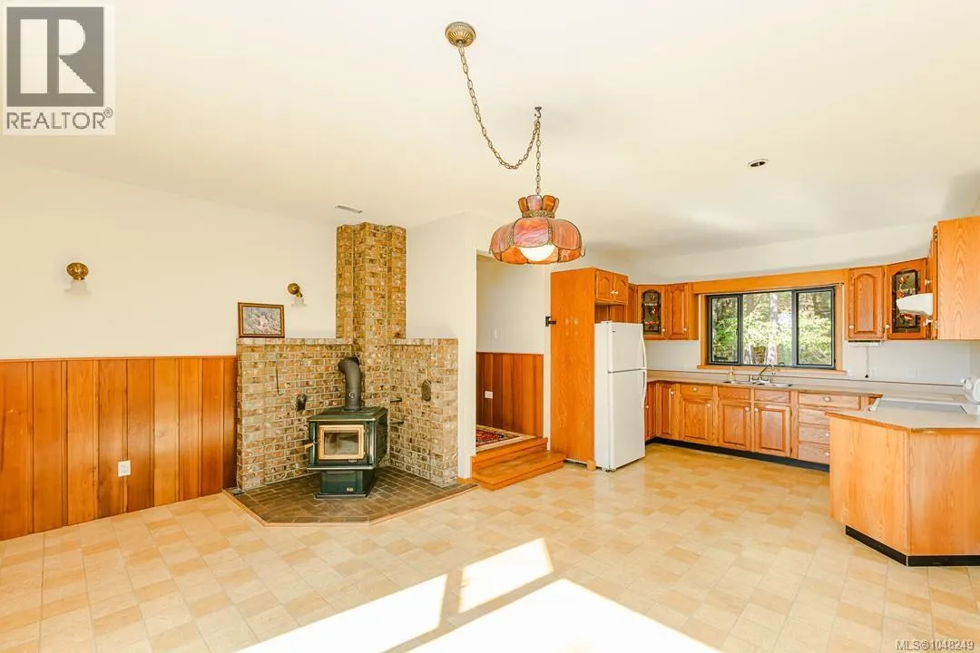 Acreage at 620 Tammy Pl — photo 5 of 46