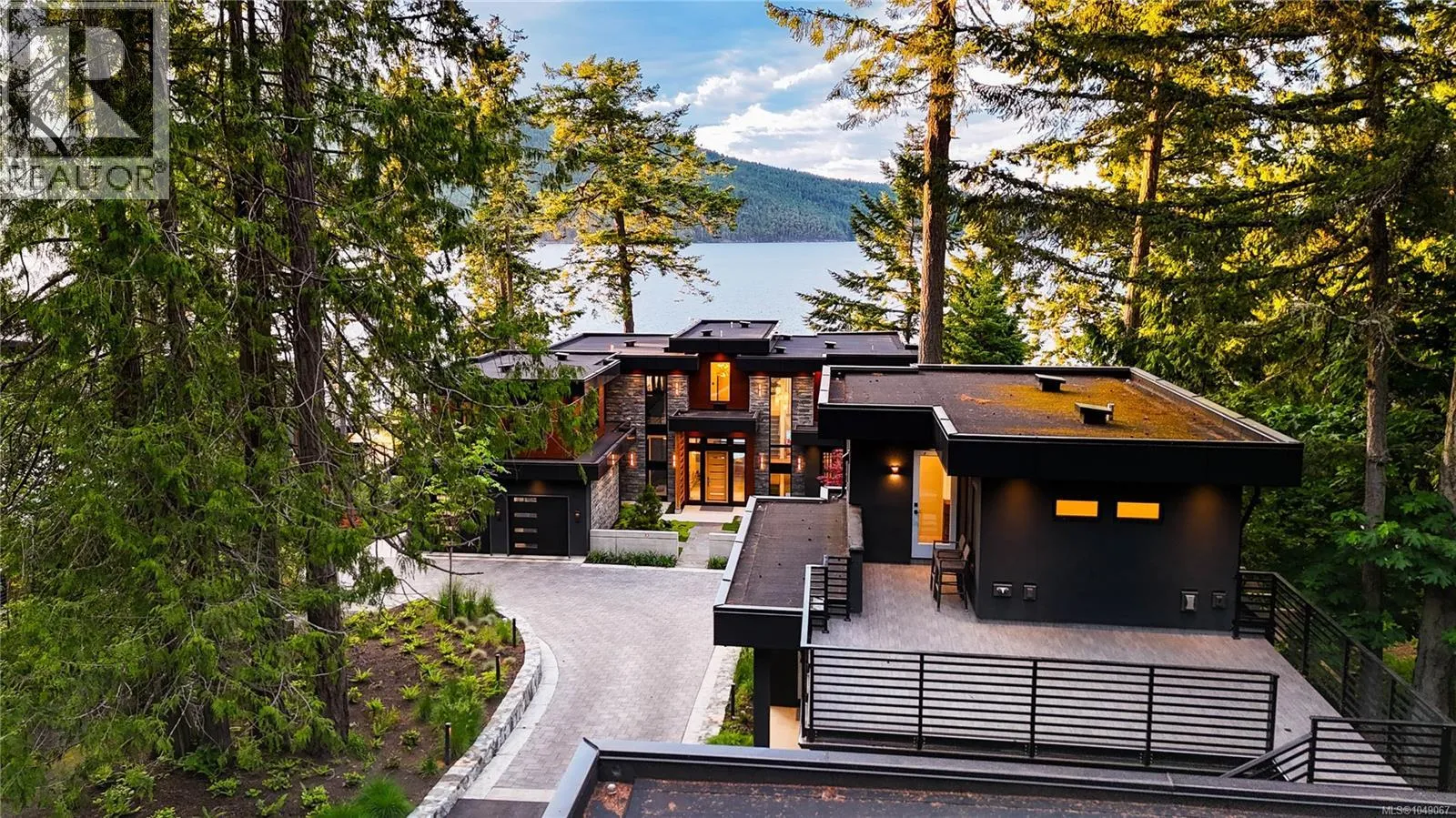 Acreage at 848 Lands End Rd