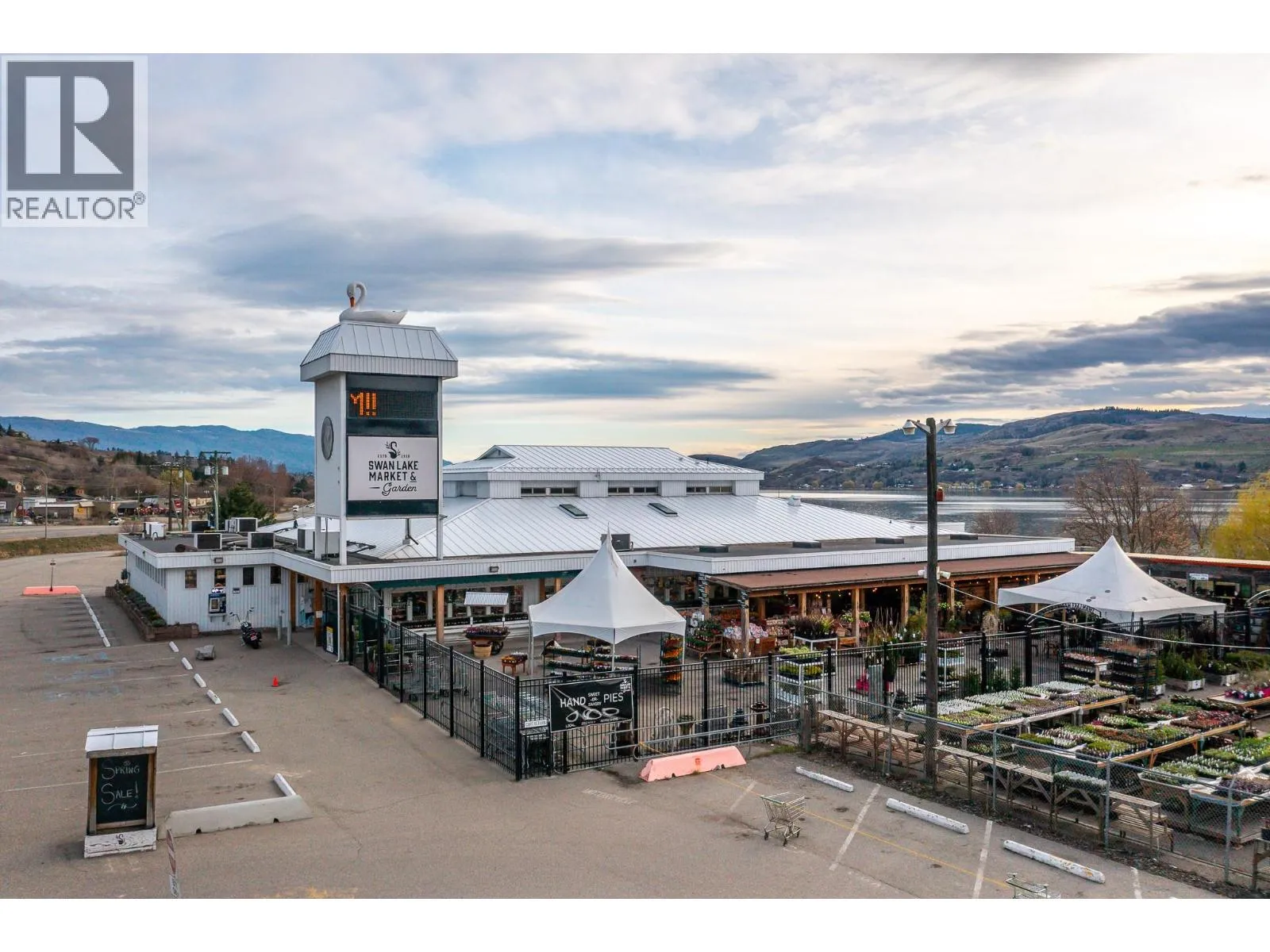 Retail for sale in Vernon