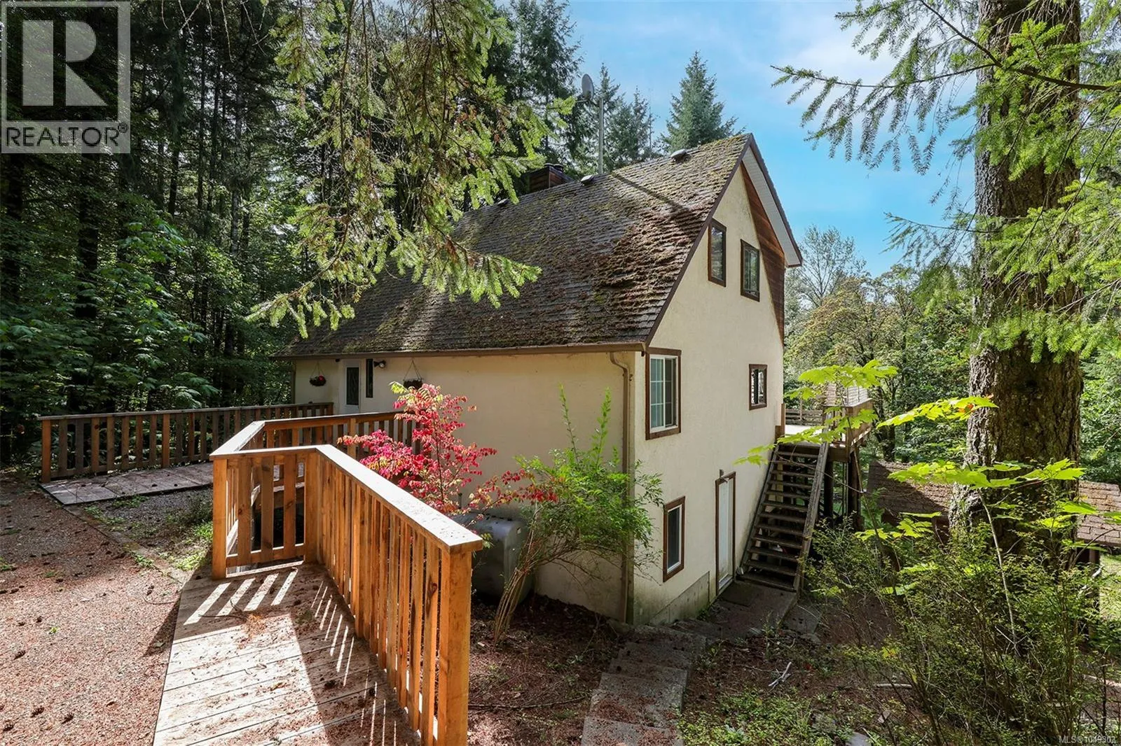Acreage at 4026 MacAulay Rd
