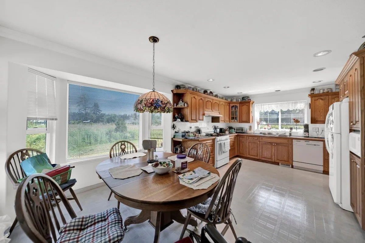 Farm at 8577 184 STREET — photo 4 of 31